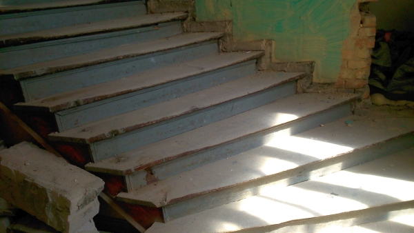 Фото 2. Cтоляр реставратор сходів, паркетa. Робота в Польщі